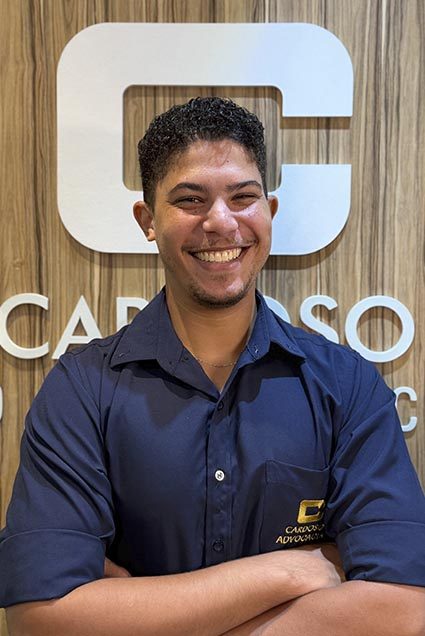 João Victor Souza, equipe da Cardoso Advocacia